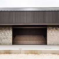 Blick von draußen in das Auditorium