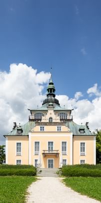 Weg zur Villa in grüner Umgebung