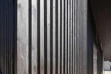 Holzwand vom Nahen