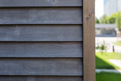 Nahaufnahme der Holzfassade