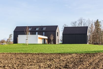 Wohngebäude, Garage und Nebengebäude auf einen Blick