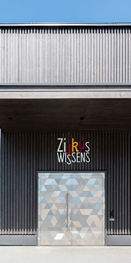 Eingang des Zirkus des Wissens
