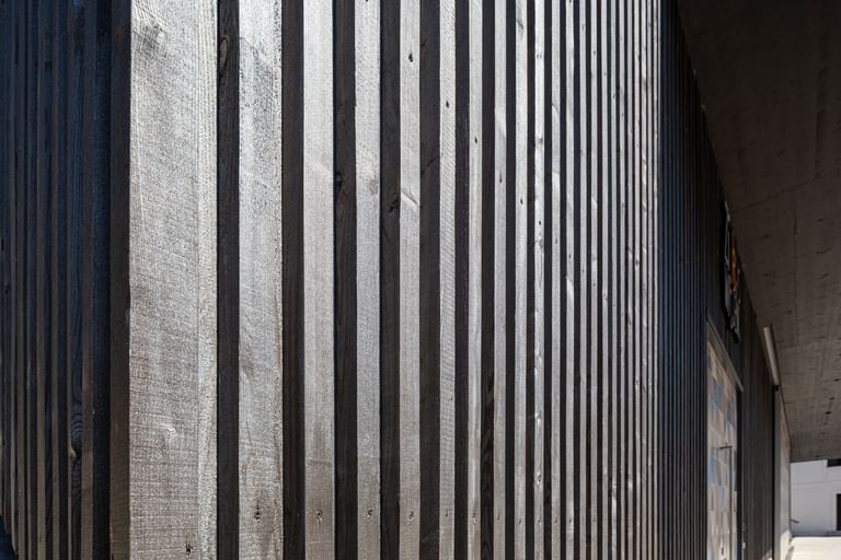 Holzwand vom Nahen